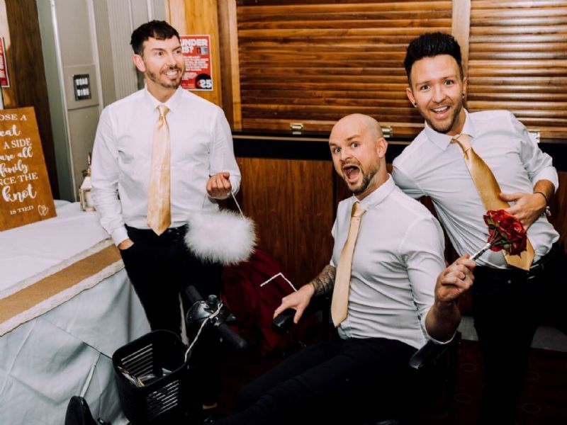 the fantastic singing waiters